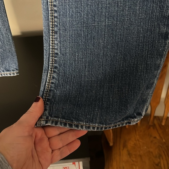 AMERICAN EAGLE Medium Wash 77 Straight Low Rise Distressed Jeans, Size 6, GUC. - Picture 7 of 8